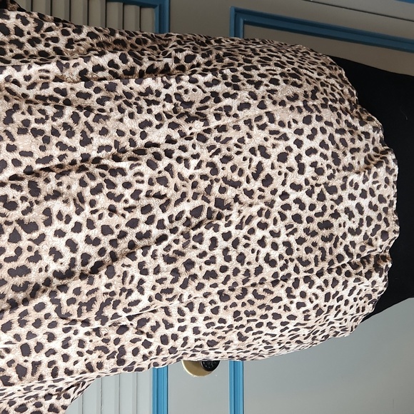 Torrid Leopard Print Button-Up Tie Front Blouse - Picture 9 of 11